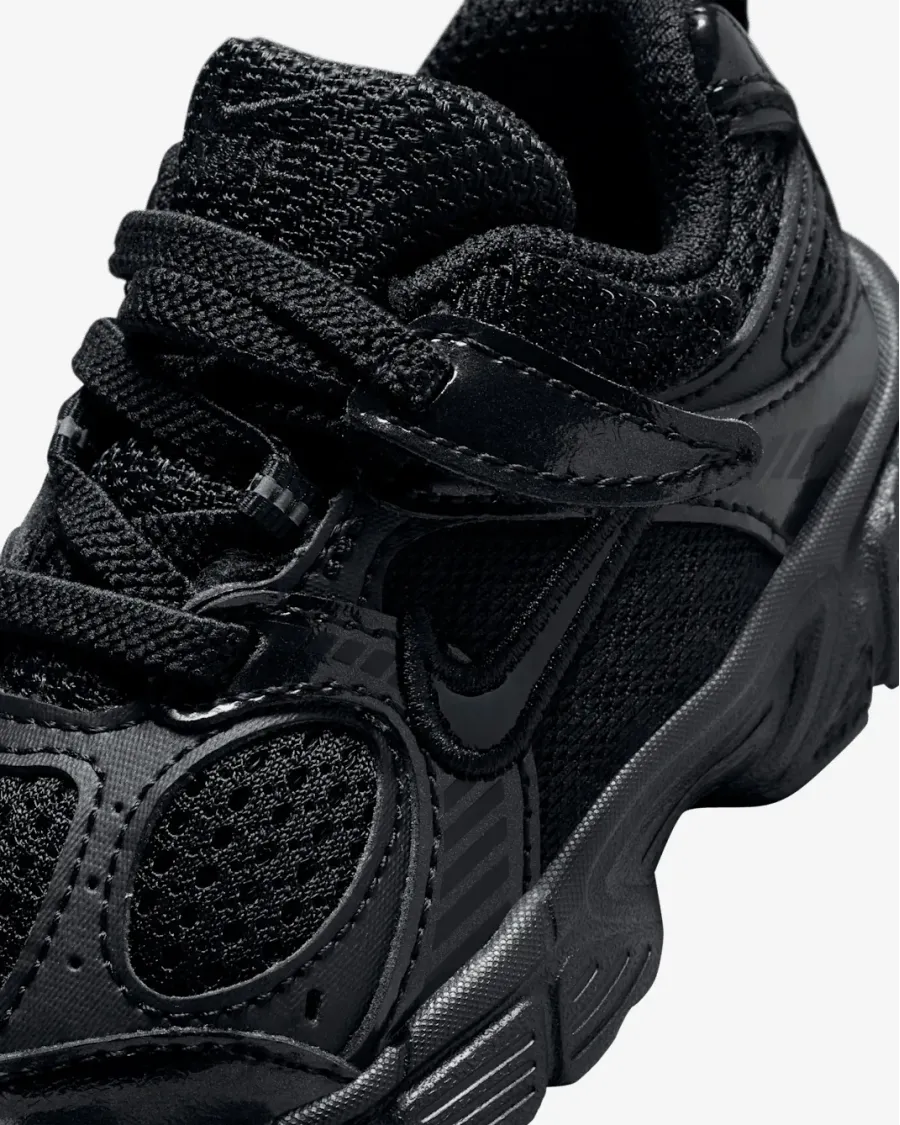 Кросівки Nike V5 RNR HQ6413-002