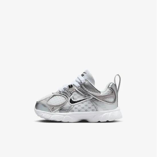 Кросівки Nike V5 RNR HQ6413-100