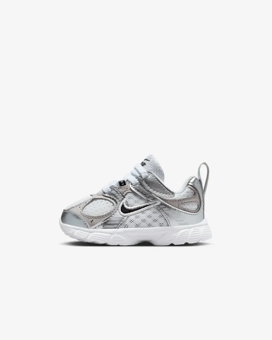 Кросівки Nike V5 RNR HQ6413-100