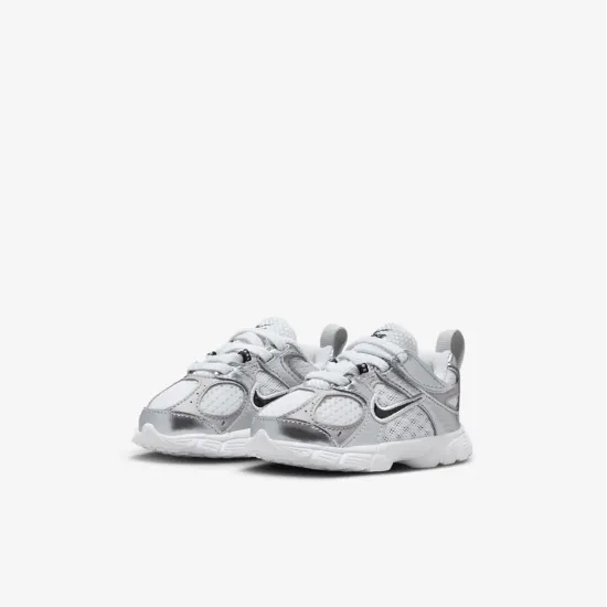 Кросівки Nike V5 RNR HQ6413-100