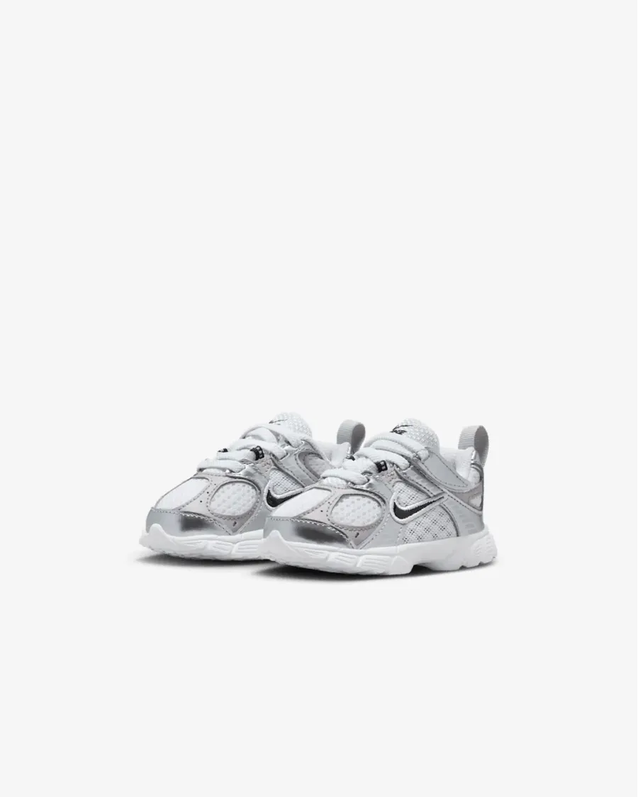 Кросівки Nike V5 RNR HQ6413-100