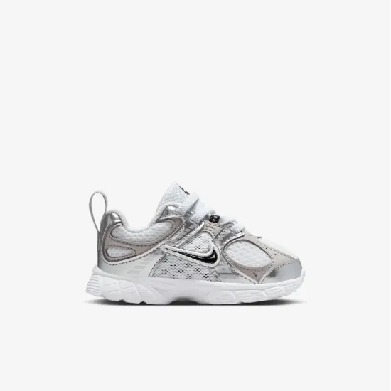 Кросівки Nike V5 RNR HQ6413-100