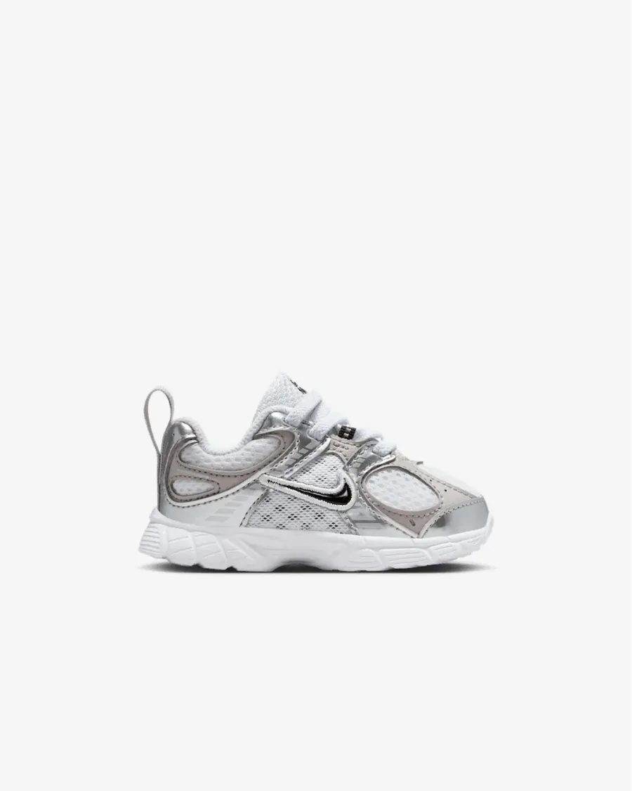 Кросівки Nike V5 RNR HQ6413-100