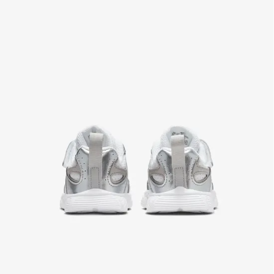 Кросівки Nike V5 RNR HQ6413-100
