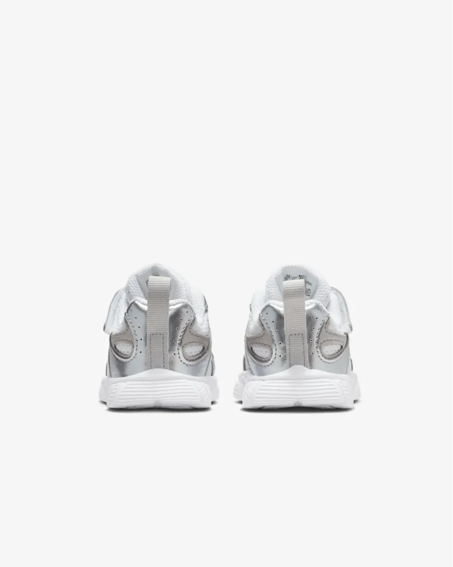 Кросівки Nike V5 RNR HQ6413-100