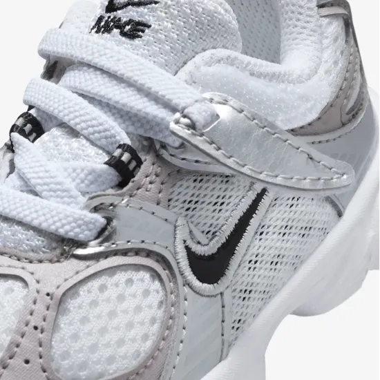 Кросівки Nike V5 RNR HQ6413-100