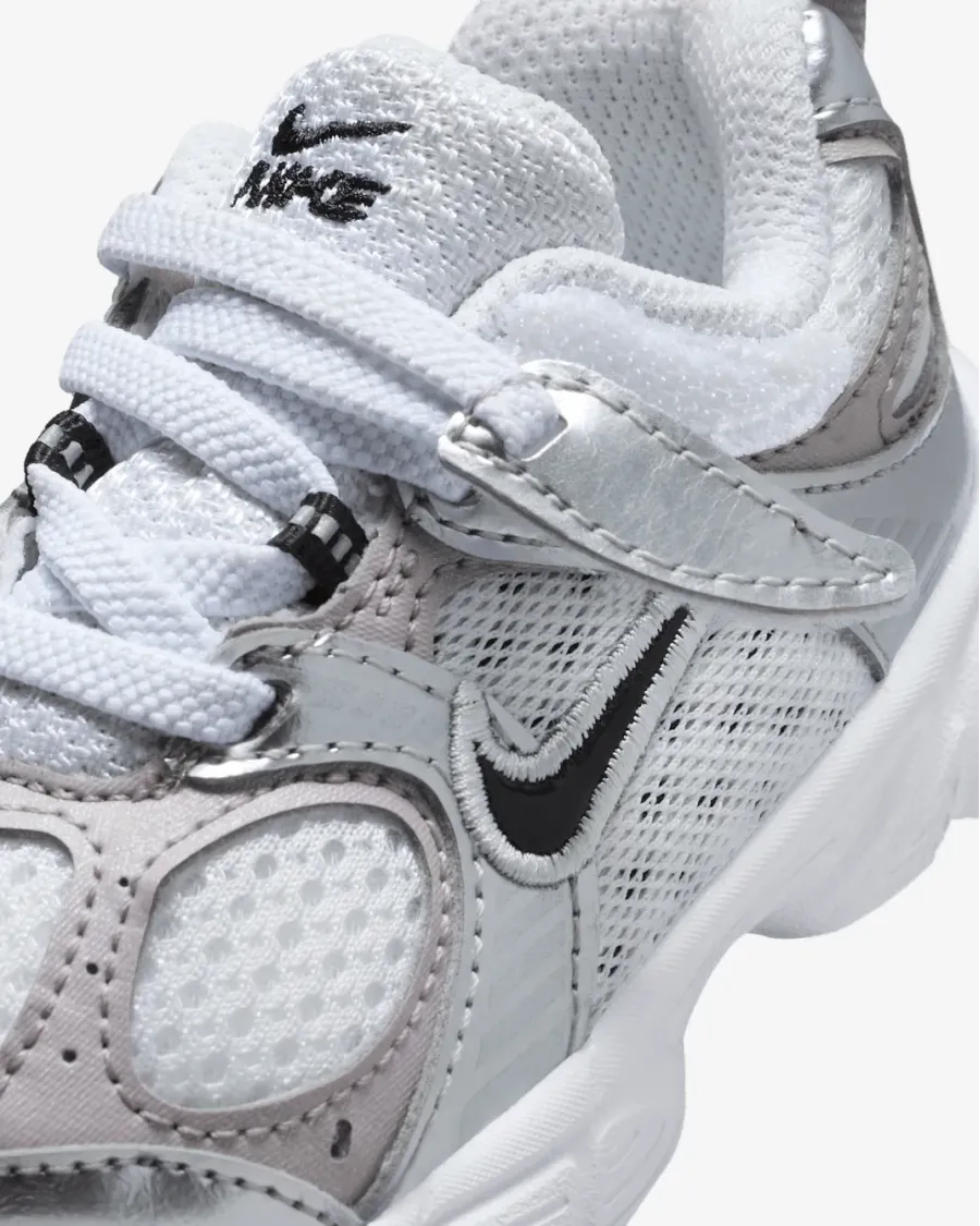 Кросівки Nike V5 RNR HQ6413-100