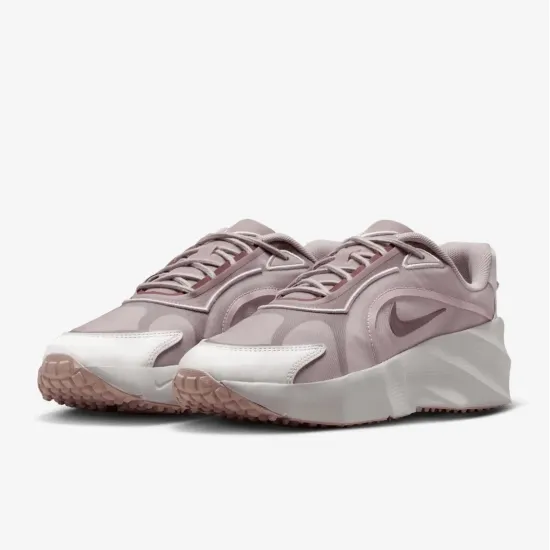 Кросівки Nike Aura Edge HQ7025-001