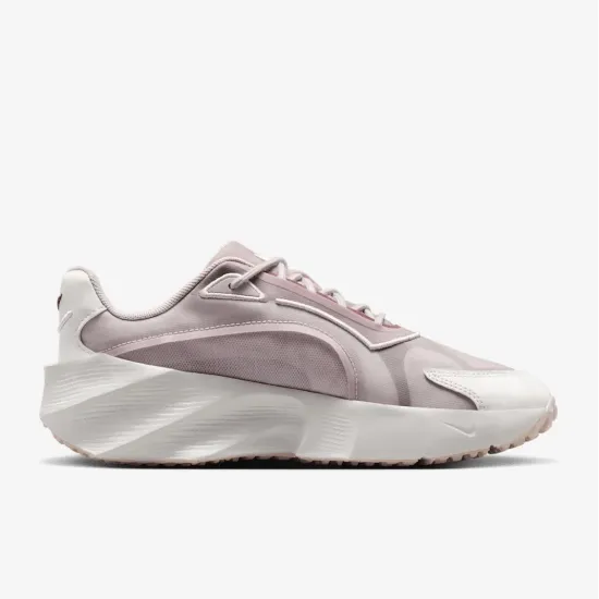 Кросівки Nike Aura Edge HQ7025-001