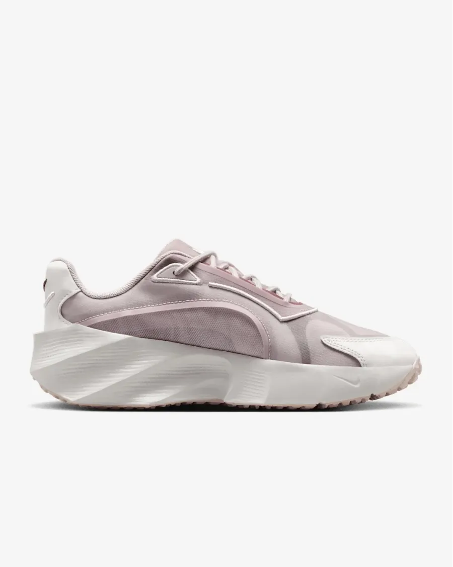 Кросівки Nike Aura Edge HQ7025-001