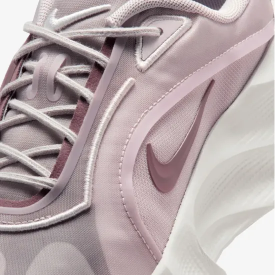 Кросівки Nike Aura Edge HQ7025-001