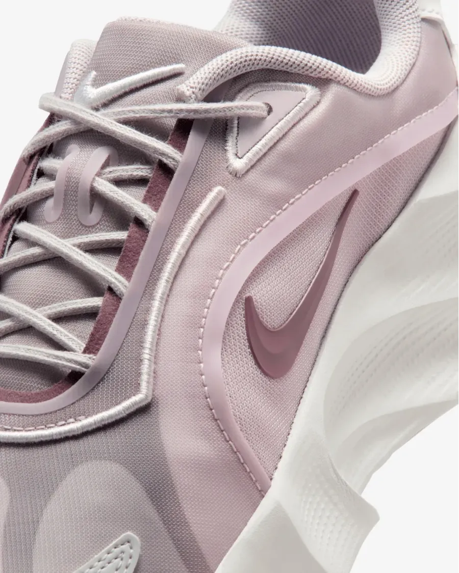 Кросівки Nike Aura Edge HQ7025-001
