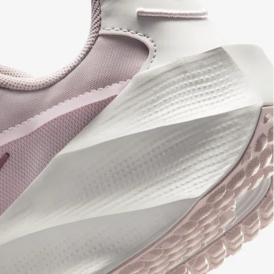 Кросівки Nike Aura Edge HQ7025-001