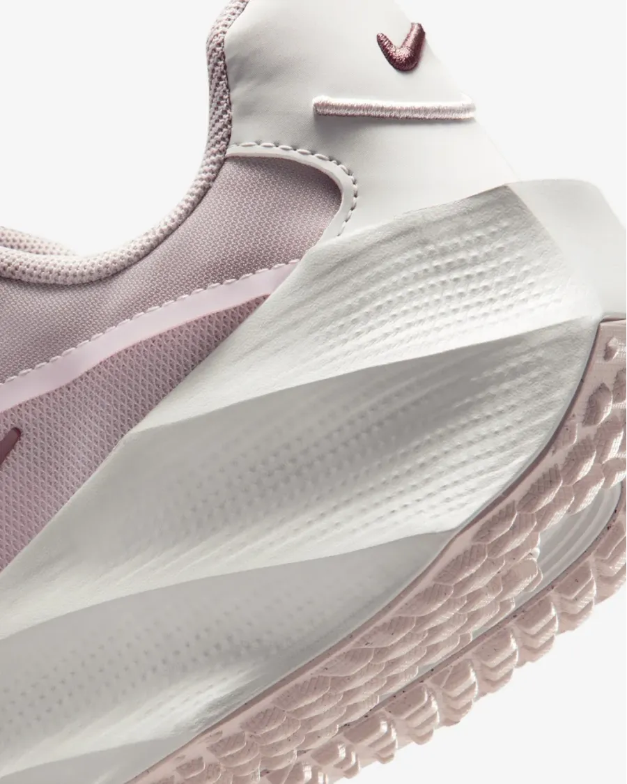 Кросівки Nike Aura Edge HQ7025-001