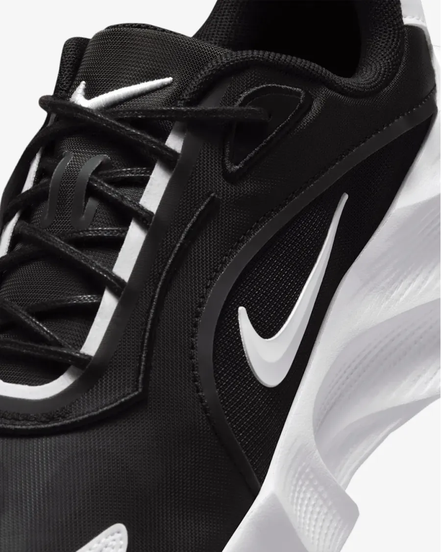 Кросівки Nike Aura Edge HQ7025-002