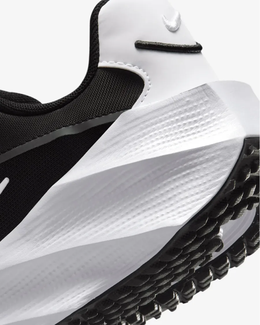 Кросівки Nike Aura Edge HQ7025-002