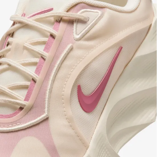 Кросівки Nike Aura Edge HQ7025-100