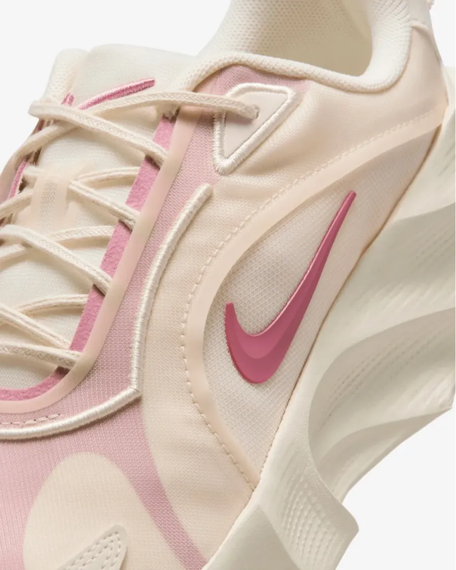 Кросівки Nike Aura Edge HQ7025-100
