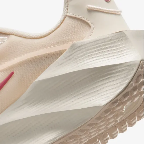 Кросівки Nike Aura Edge HQ7025-100