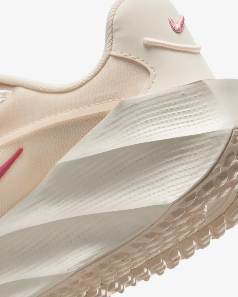Кросівки Nike Aura Edge HQ7025-100