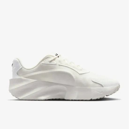 Кросівки Nike Aura Edge HQ7025-101