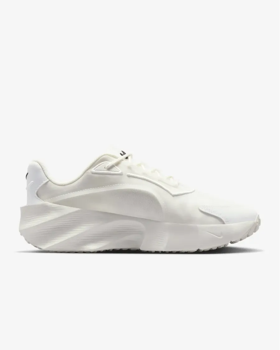 Кросівки Nike Aura Edge HQ7025-101