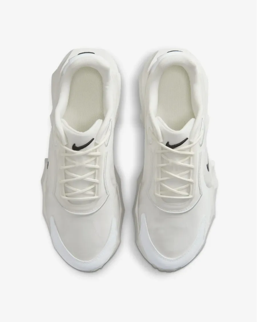 Кросівки Nike Aura Edge HQ7025-101