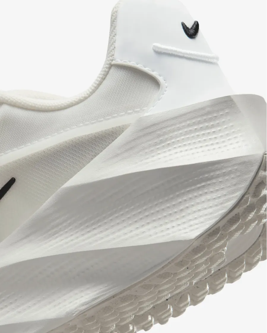 Кросівки Nike Aura Edge HQ7025-101