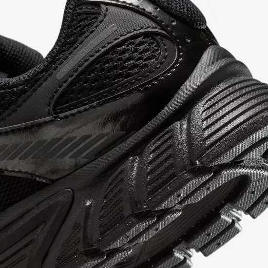 Кросівки Nike V5 RNR HQ7901-001