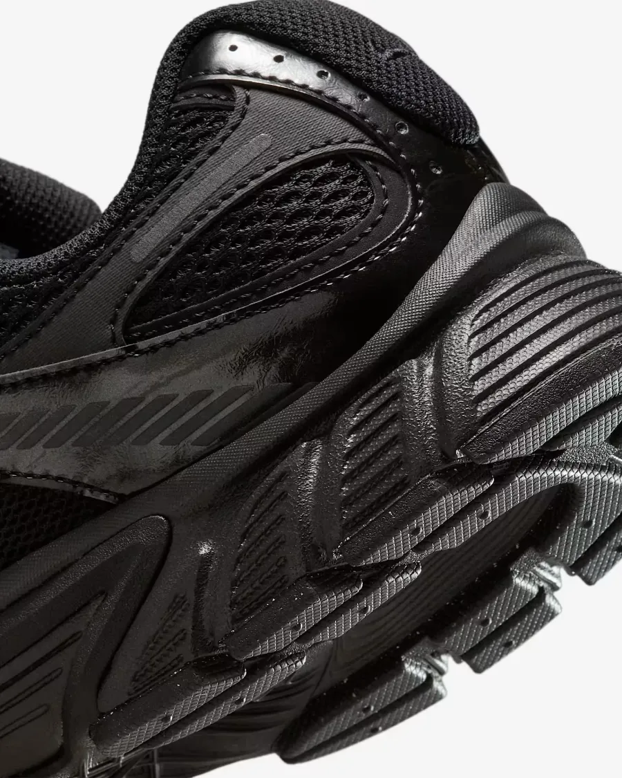 Кросівки Nike V5 RNR HQ7901-001