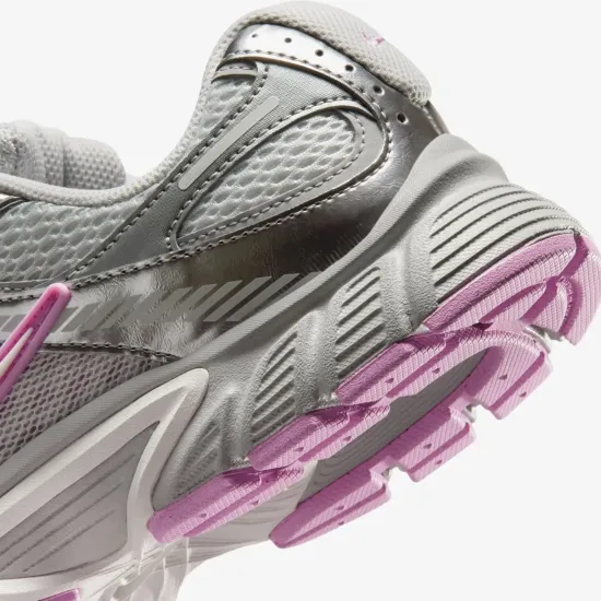Кросівки Nike V5 RNR HQ7901-009
