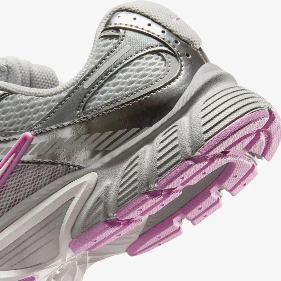 Кросівки Nike V5 RNR HQ7901-009