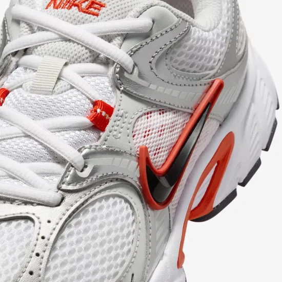 Кросівки Nike V5 RNR HQ7901-100