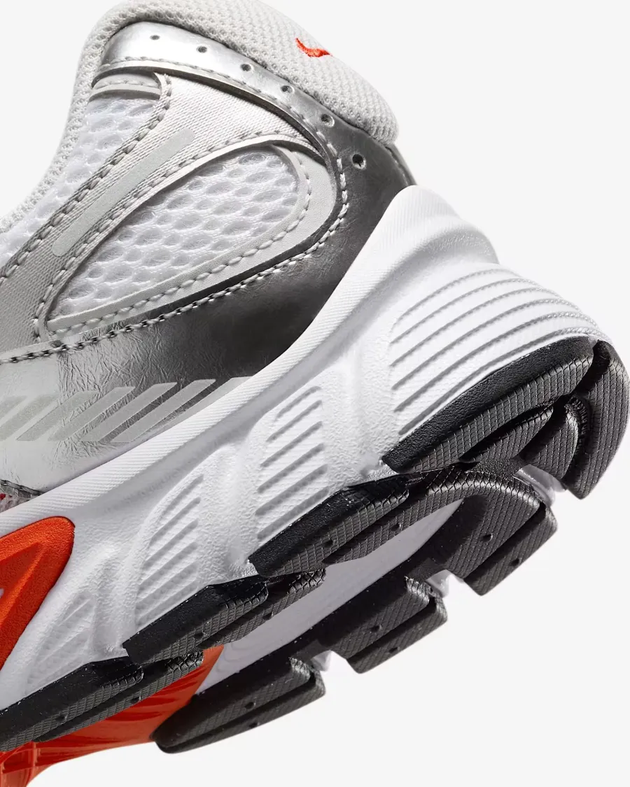 Кросівки Nike V5 RNR HQ7901-100
