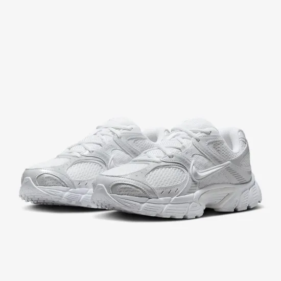 Кросівки Nike V5 RNR HQ7901-101