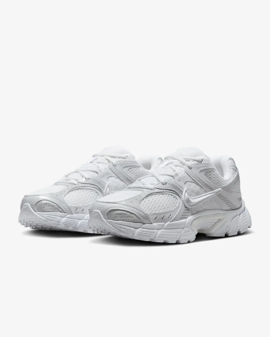 Кросівки Nike V5 RNR HQ7901-101
