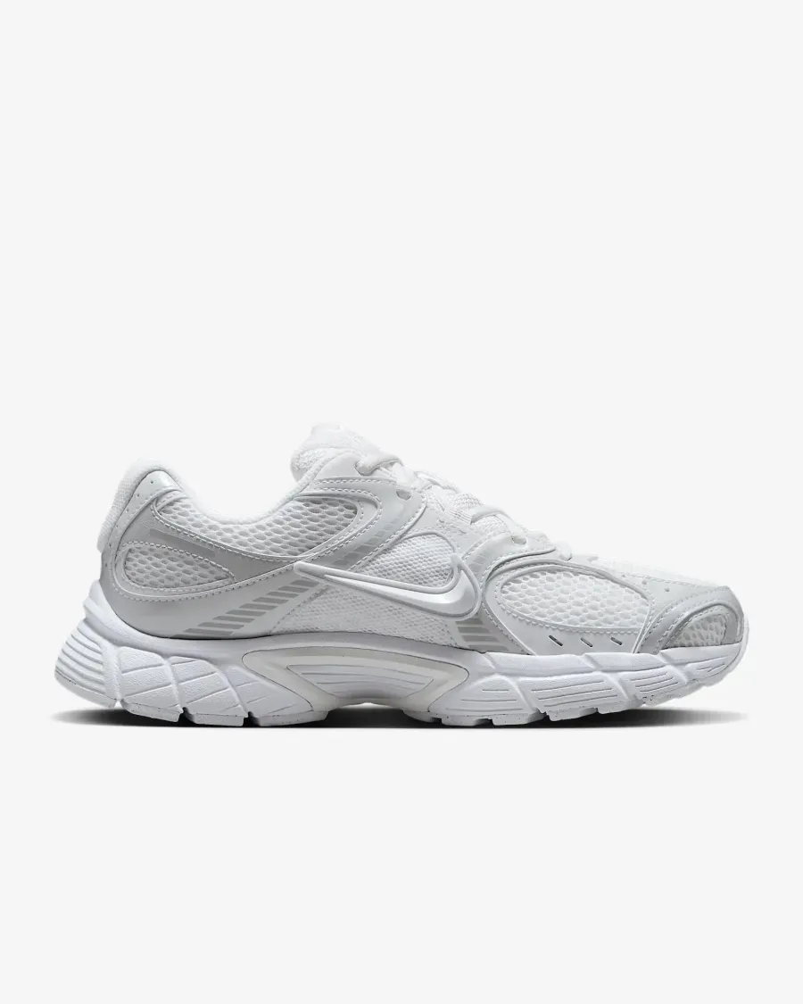 Кросівки Nike V5 RNR HQ7901-101