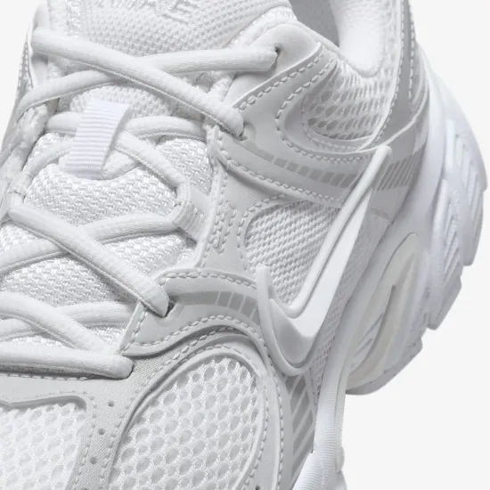 Кросівки Nike V5 RNR HQ7901-101