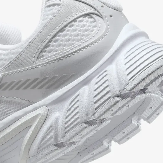 Кросівки Nike V5 RNR HQ7901-101