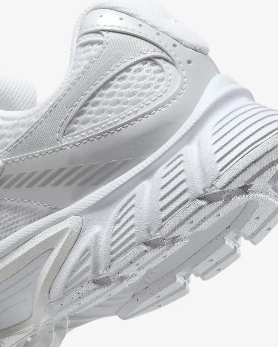 Кросівки Nike V5 RNR HQ7901-101