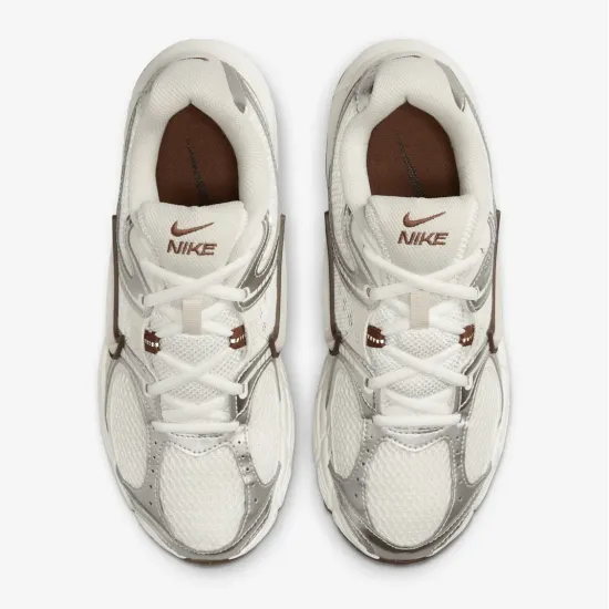 Кросівки Nike V5 RNR HQ7901-102