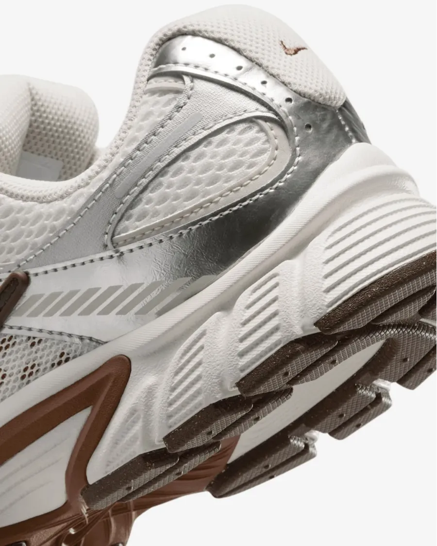Кросівки Nike V5 RNR HQ7901-102