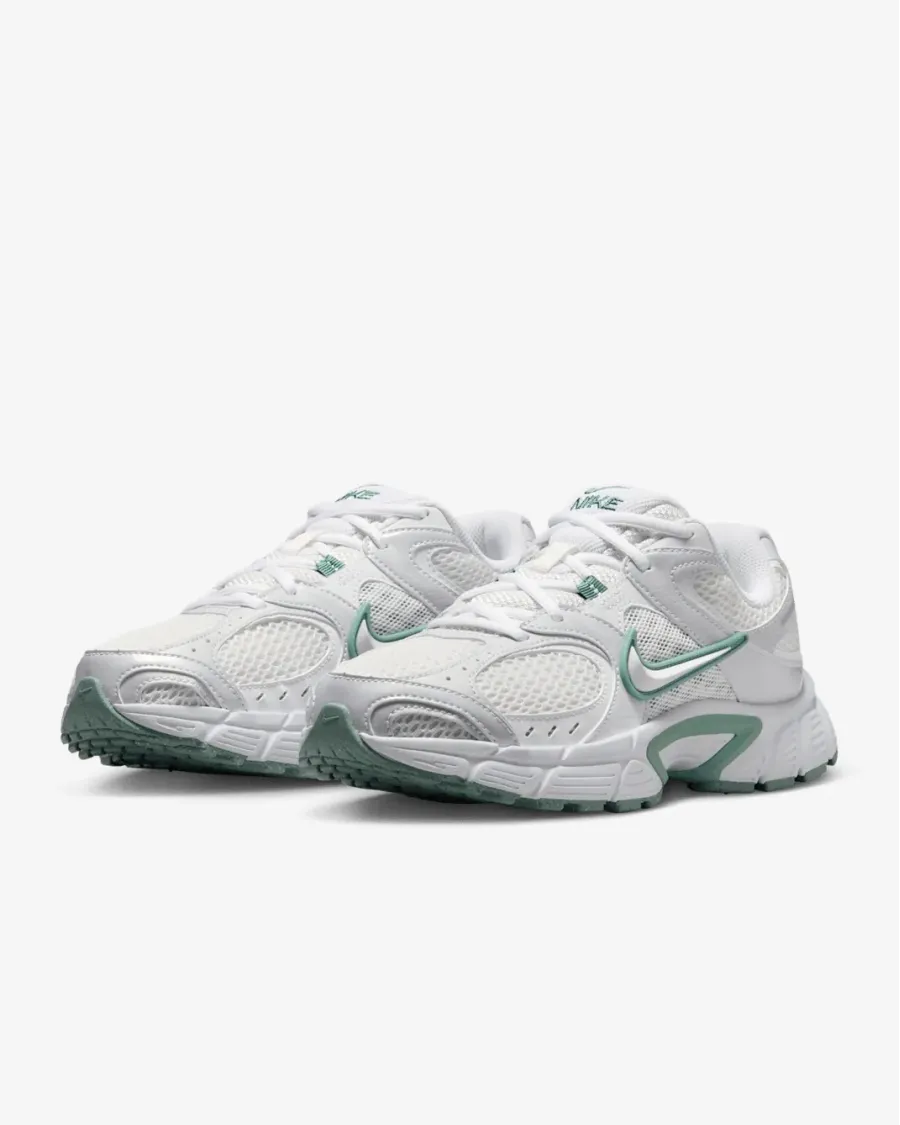 Кросівки Nike V5 RNR HQ7901-106