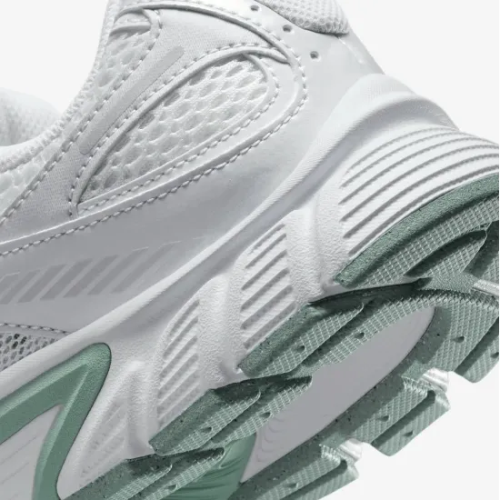 Кросівки Nike V5 RNR HQ7901-106