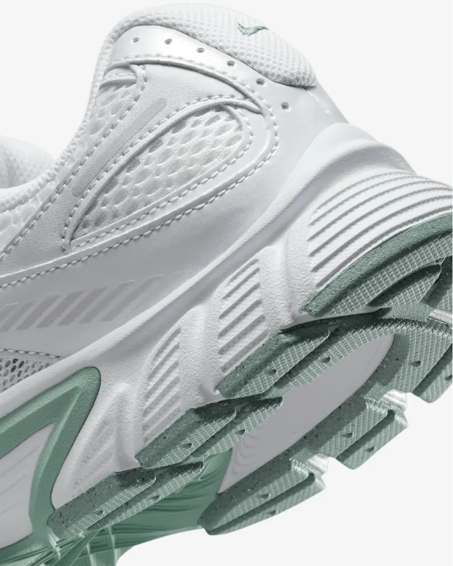 Кросівки Nike V5 RNR HQ7901-106