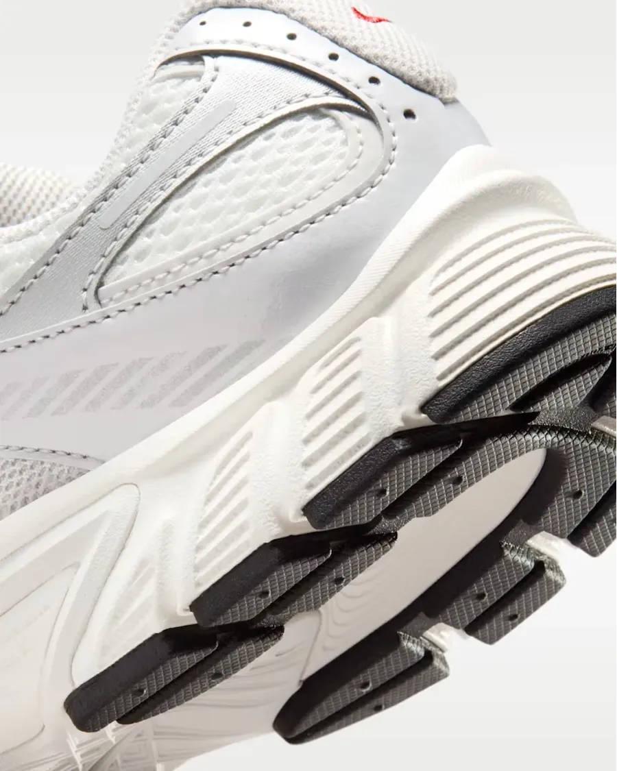 Кросівки Nike V5 RNR HQ7901-108