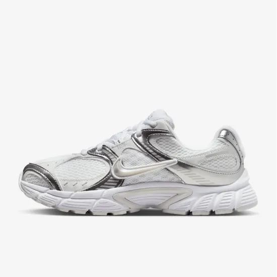 Кросівки Nike V5 RNR HQ7901-112
