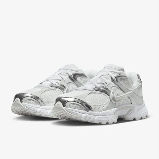 Кросівки Nike V5 RNR HQ7901-112