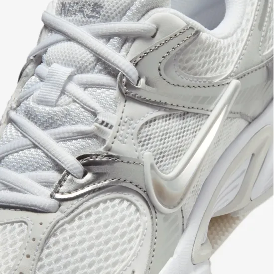 Кросівки Nike V5 RNR HQ7901-112