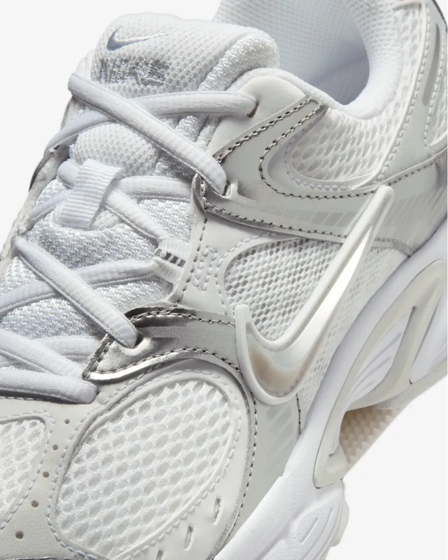 Кросівки Nike V5 RNR HQ7901-112